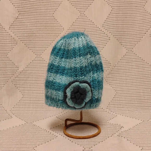 L.E.I Fuzzy Cozy Blue Striped Kids Beanie with Flower Accent Girls - Picture 1 of 5